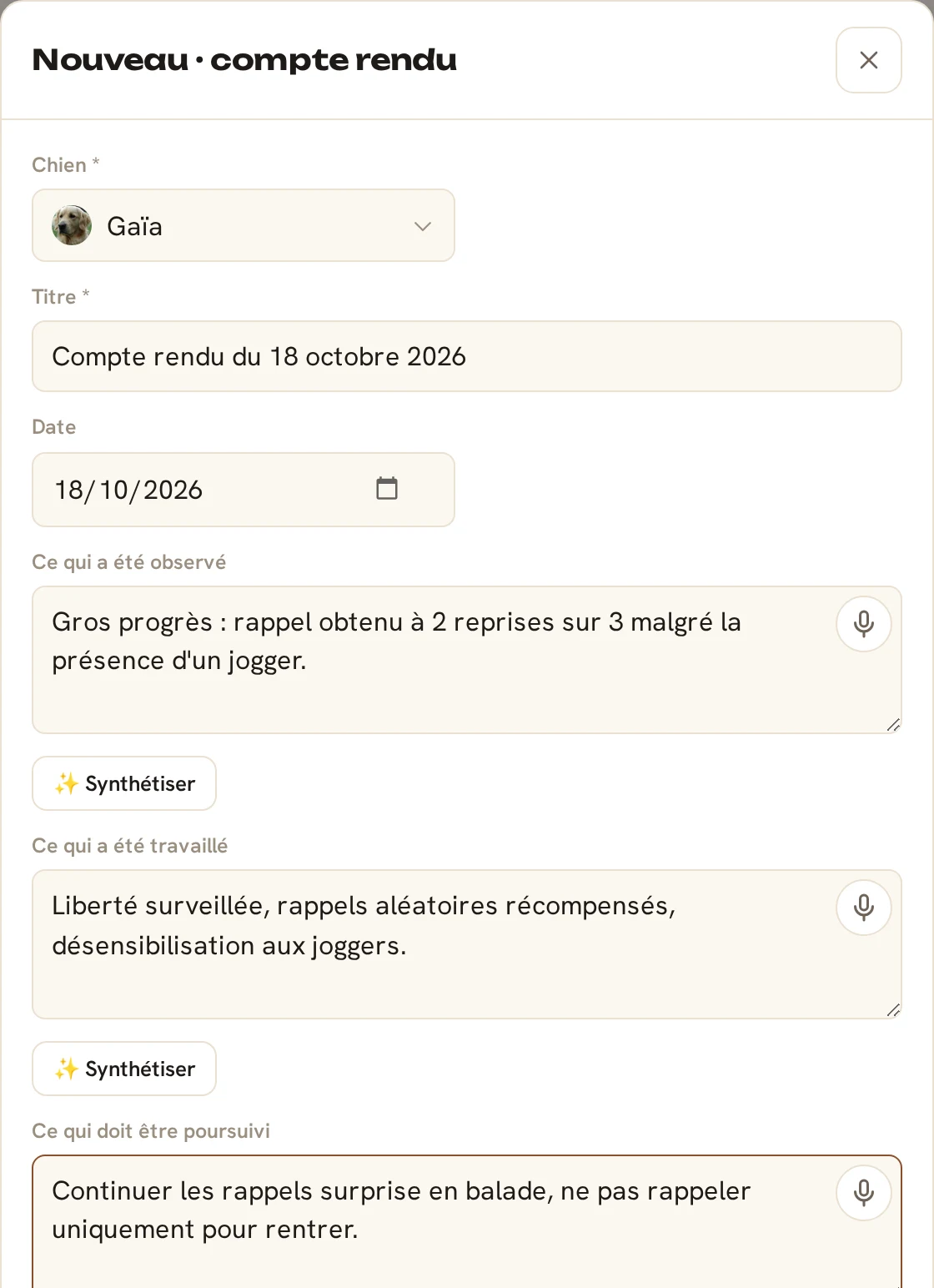 Capture réelle de CaniSuivi : le formulaire de compte rendu, avec trois blocs et la dictée vocale